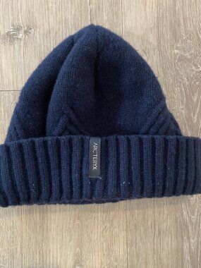 Arc'teryx Wool Blend Beanie Navy Blue Ribbed Toque Winter Hat